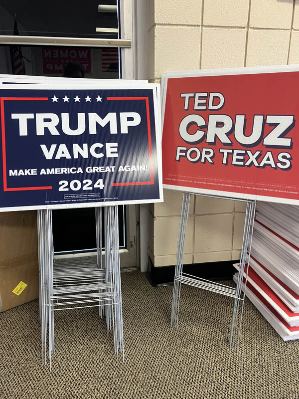 Trump Cruz signs